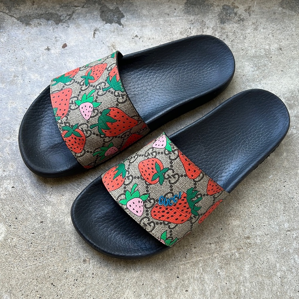 Gucci Womens strawberry slides